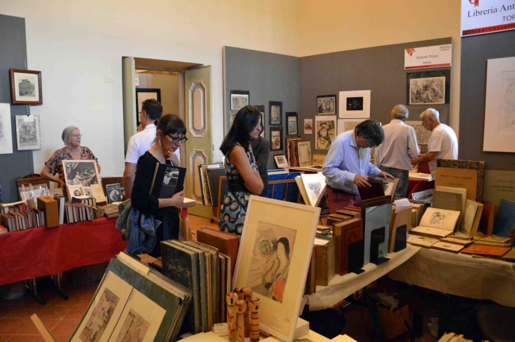 fb3e0315-fe14-451a-b2be-7c2acac0a08e-1024x681 Dall’1 al 3 settembre a Città di Castello la XXIII Mostra del Libro antico e della Stampa Antica