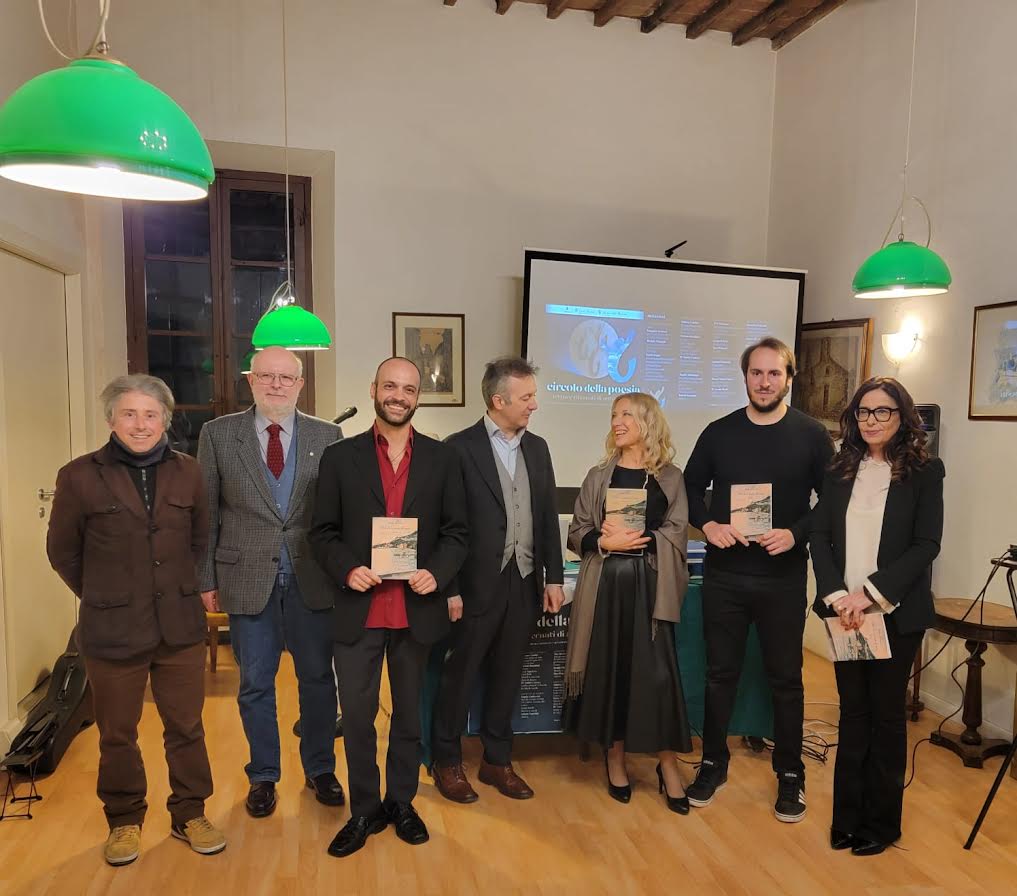 Successo per la poetessa Angela Ambrosini nella Sala di lettura di Palazzo Bufalini al Circolo Tifernate degli illuminati
